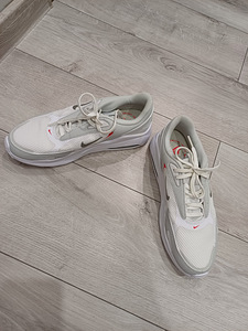 NIKE AIR UUED tossud naistele suurus 40,5 (2 foto / 8)