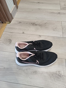 NIKE UUED tossud naistele suurus 40 (2 foto / 8)