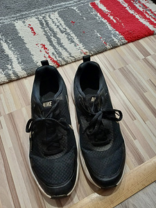 Nike tossud naistele Suurus 40 (1 foto / 6)