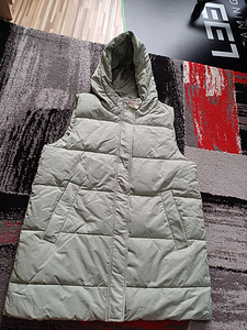 Reserved uus vest naistele suurus xl (1 foto / 9)