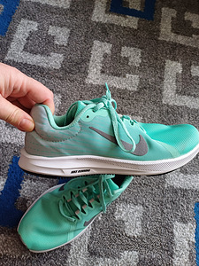 Nike väga korralikud tossud naistele suurus 38.5 (8 foto / 8)