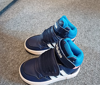 Кроссовки Adidas для мальчиков 24 размера