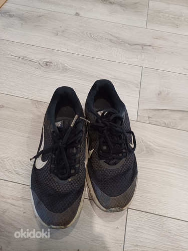 Кроссовки Nike для мальчиков размер 37,5 (фото #2)