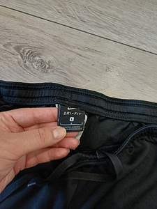Nike lühikesed püksid meestele suurus L (3 foto / 6)