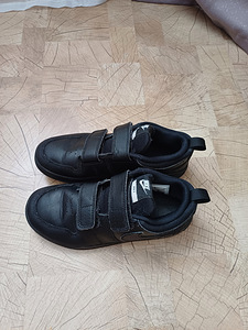 Nike korralikud tossud poisile suurus 34 (1 foto / 6)