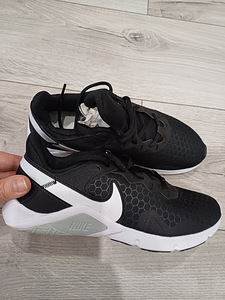 Nike uued tossud tüdrukule 36.5 (2 foto / 6)