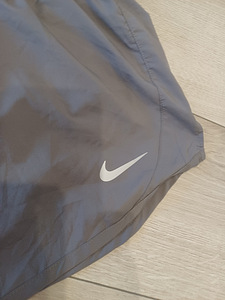 Nike korralikud lühikesed püksid naistele L (2 foto / 6)