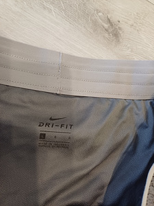 Nike korralikud lühikesed püksid naistele L (3 foto / 6)