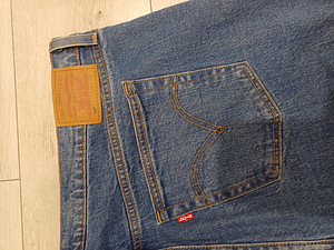 Levi's teksad naistele suurus 48 (5 foto / 5)