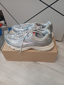 Кроссовки Nike для женщин размер 42 (1 фото из 7)