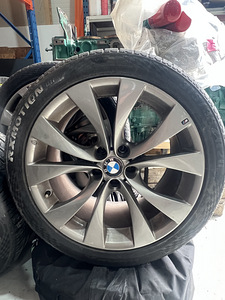 Диски и летние шины BMW X5 M 275/40/20 и 315/35/20 (2 фото из 6)