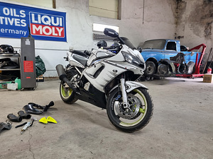 Yamaha R6 1999 varuosad (7 foto / 10)