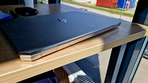 HP EliteBook 1050 G1 UHD 4K 32GB 1TB SSD (1 foto / 8)