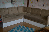 Большой угловой диван с местом для хранения