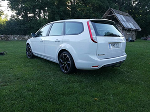 Ford Focus (3 фото из 8)