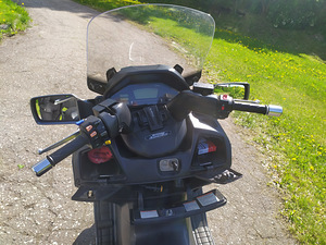 SUZUKI BURGMAN 650 41 kw 2006 (2 foto / 10)