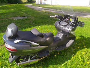 SUZUKI BURGMAN 650 41 kw 2006 (8 foto / 10)