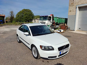 VOLVO S 40 2007 года (7 фото из 15)