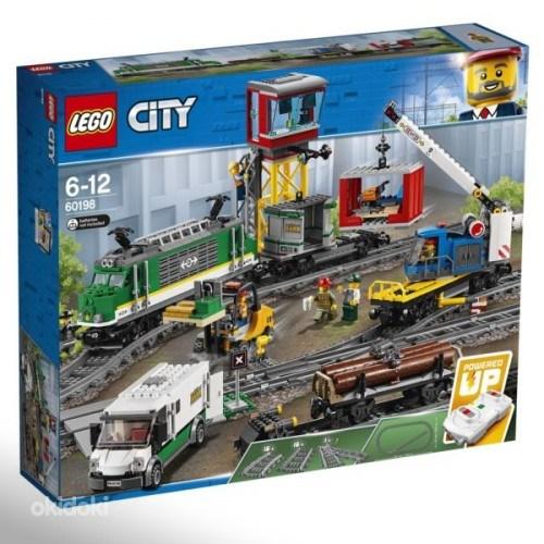 Грузовой поезд LEGO City 60198 (фото #1)