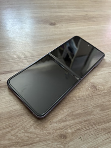 Samsung Galaxy Z Flip3 5G (3 фото из 3)