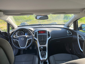 Opel Astra J 1.4 Turbo Bensiin 2011 (8 foto / 15)