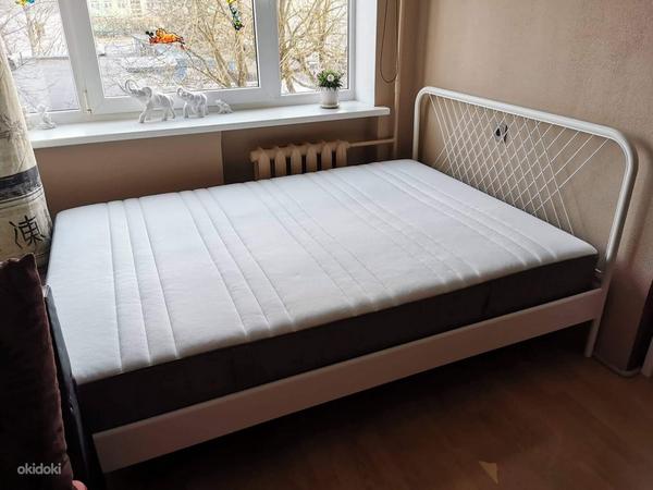 Кровать ikea с матрасом и решетчатым дном (фото #1)