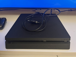 Sony Playstation 4 Slim + 2 pulti + mälu 1T (1 foto / 3)
