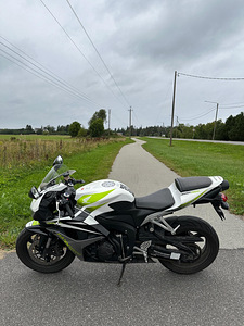 Honda CBR 600RR (1 foto / 10)