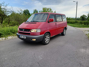 Volkswagen multivan 2.5 75kw (1 foto / 4)