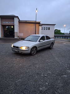 Volvo S60 (1 foto / 4)