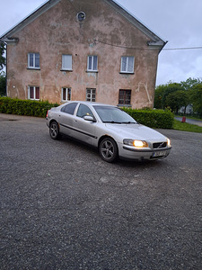 Volvo S60 (2 foto / 4)