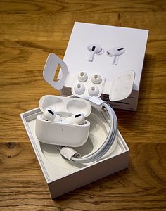 AirPods Pro 1 with MagSafe Charging Case (1 foto / 1)