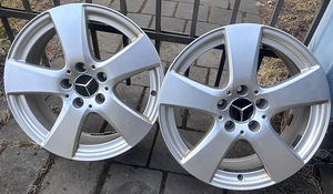 ОРИГИНАЛЬНЫЕ ЛИТЫЕ ДИСКИ MERCEDES BENZ 17" (2 фото из 3)
