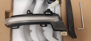 Škoda Octavia 2013-2018 LED dünaamilised suunatuled peeglis (1 foto / 6)