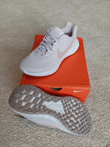 UUED Nike tossud nr 37,5 (2 foto / 8)