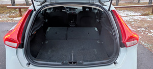 VOLVO V40 (12 foto / 15)