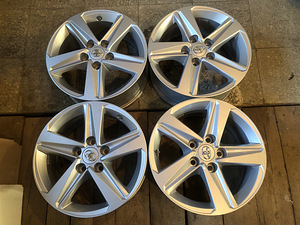 Оригинальные диски Toyota (1 фото из 3)