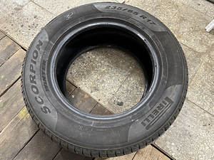 Шины Pirelli 235 65 R17 (2 фото из 6)