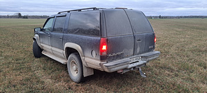 GMC Suburban 2500 (6 фото из 8)