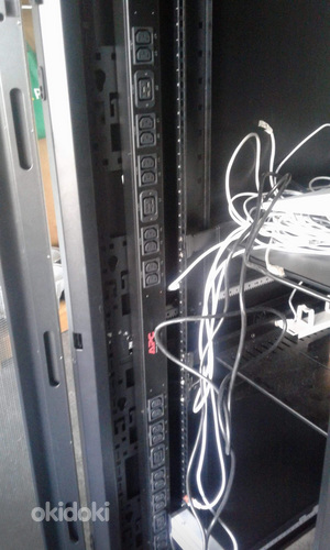 Серверный шкаф aPC NetShelter SX 42U, размеры 600 x 1070 мм, ширина (фото #4)