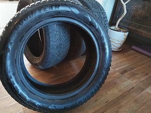 Продам Шины 205/55r16 Goodyear Ultragrip 9. М+S Очень хорошо (4 фото из 4)