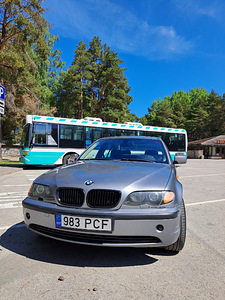 BMW 318i 2003 (2 фото из 8)