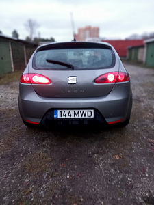 Легковой автомобиль Seat Leon (5 фото из 8)