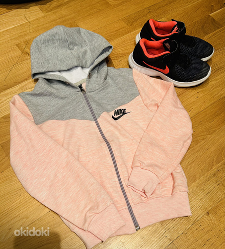 Кроссовки Nike 34 (21,5 см) + толстовка (фото #1)