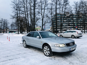M/V: Audi A8 D2 3.7 169kw V8 Quattro (2 foto / 9)