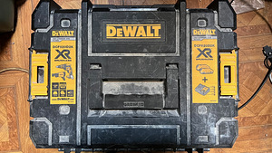 Ленточная отвертка DeWalt DCF620D2K; 18 В; 2x2,0 Ач аккумулятор (2 фото из 3)