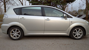 Toyota Corolla Verso 2,0 85kw 7 kohta (7 foto / 10)