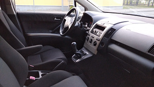 Toyota Corolla Verso 2,0 85kw 7 kohta (8 foto / 10)
