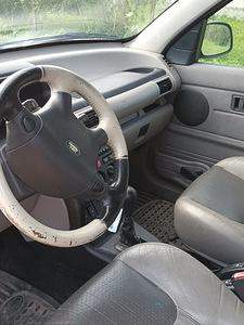 Land Rover (3 foto / 3)