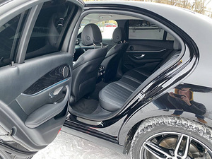 Mercedes Benz E220 AMG 4matic 2020 Warranty 2025 (6 foto / 11)